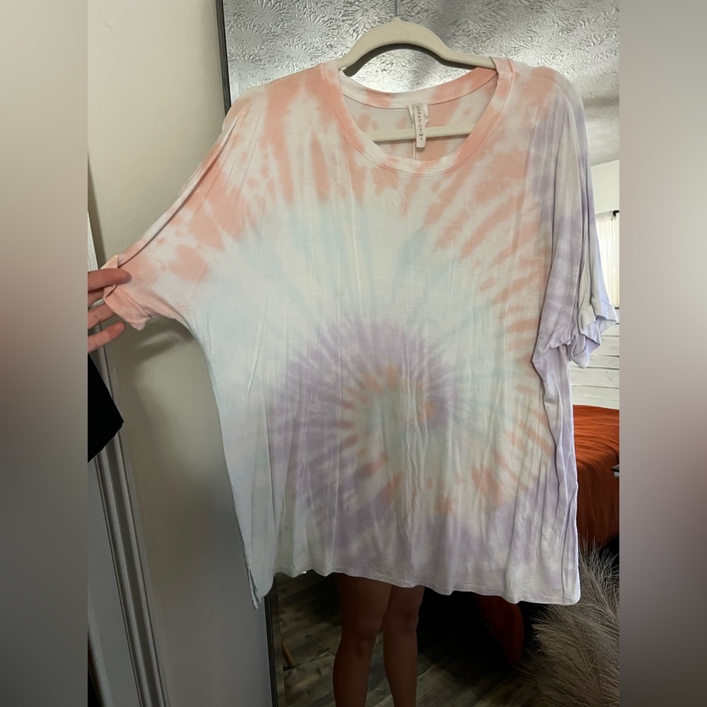 Tie dye soft tee. Size M/L.